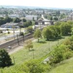 vue du haut de la colline sur la gare